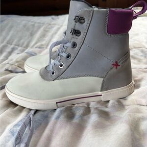 Xtratuff women’s Sz 9 leather lace ankle deck boot. New.